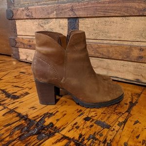 Clarks Verona 7.5 Ankle Boot